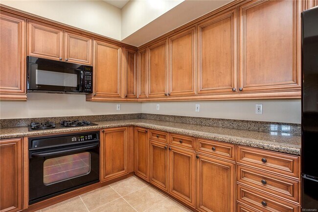 Foto del edificio - 2500 E Cherry Creek S Dr