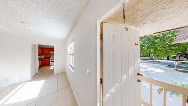 Building Photo - 1580 Montauk Dr