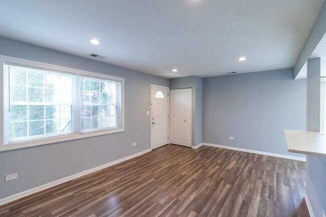 Building Photo - 762 Harms Ct