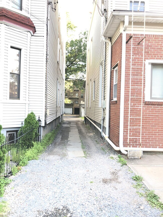Building Photo - 23 Sherman Pl