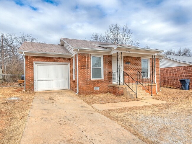 Foto del edificio - Charming 2 Bed Bungalow in the heart of OKC.