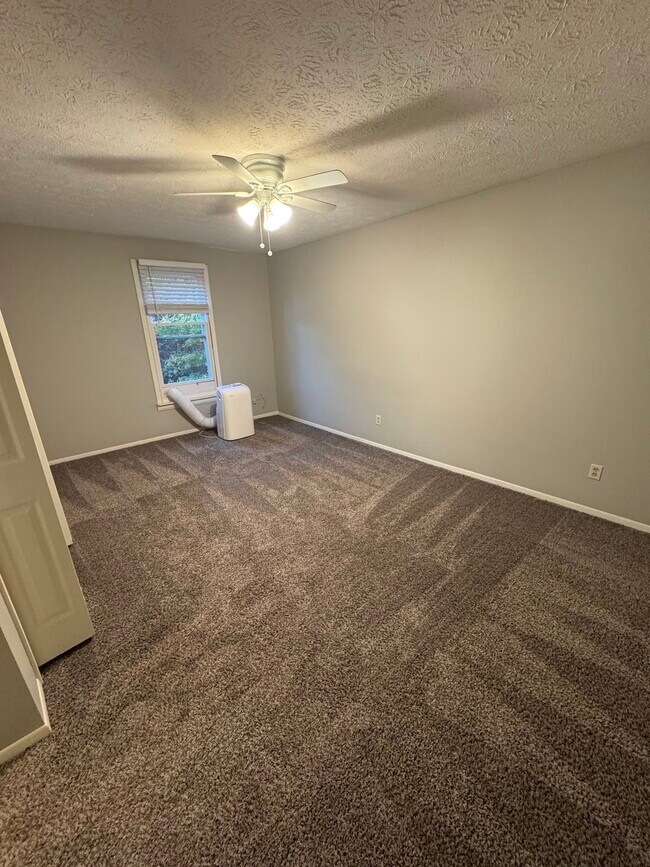 Foto del edificio - 4123 Regentview St NE