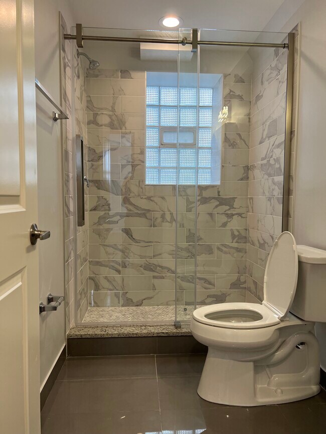 Building Photo - 3051 N Spaulding Ave