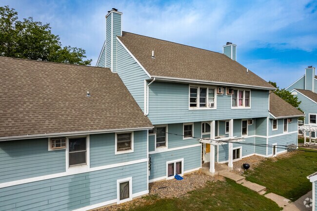 Entrada - 528 W Minnehaha Ave W