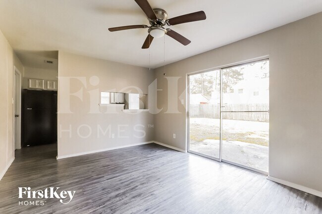 Foto del edificio - 3303 Sycamore Springs Dr