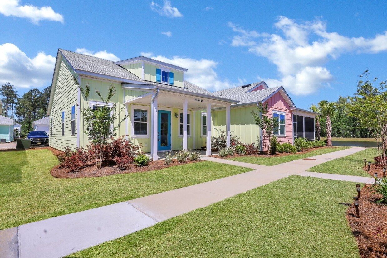 Foto principal - Charming 2-Bedroom Home with 2 Full Bathro...