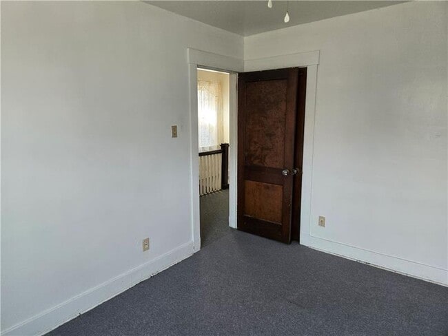 Building Photo - 350 Coltart Ave
