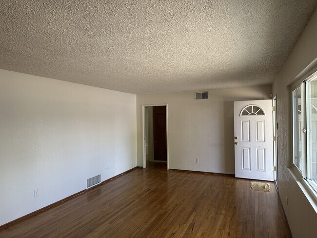 Foto del edificio - 1540 Goldenwood Dr