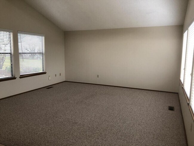 Foto del edificio - 3711 56th Ave Ct NW