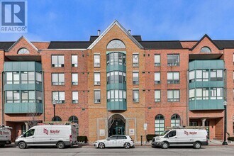 Building Photo - 185 Robinson St