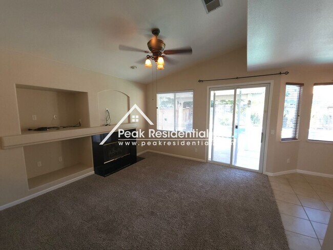 Foto del edificio - Wonderful 4bd/2.5ba Elk Grove Home With Pool!