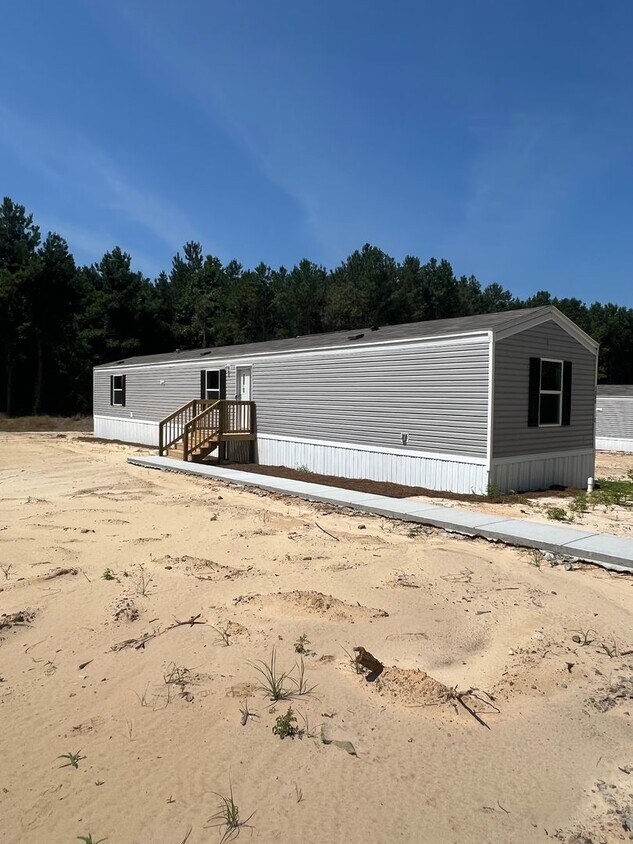 Foto principal - New! Move In Ready & Close to Downtown Aynor!