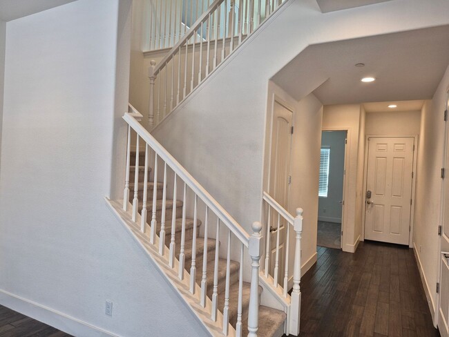 Building Photo - Adorable 4 bedroom 3 Bath with Loft