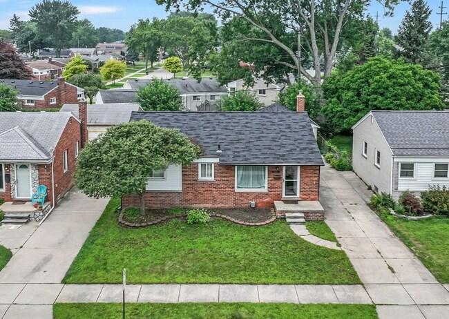 Foto del edificio - Updated Ranch with Bonus Space & Prime Loc...
