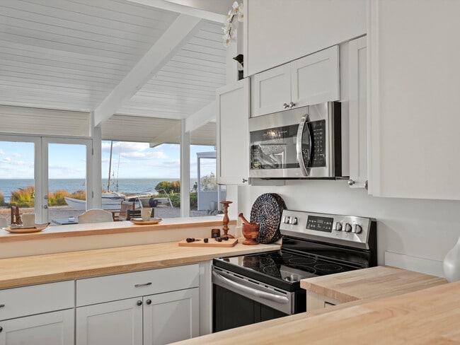 Building Photo - 31284 Broad Beach Rd