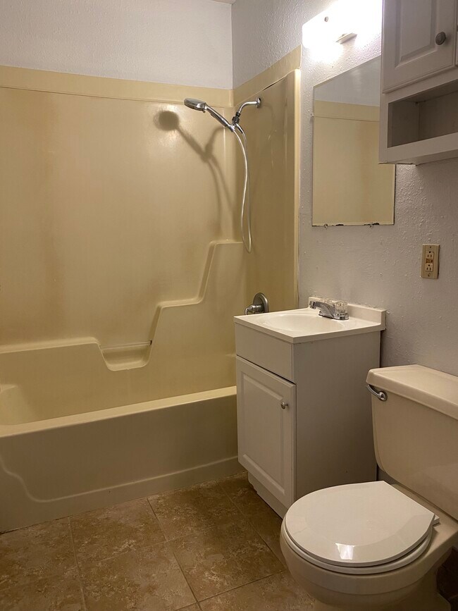 Foto del edificio - 1643 W 17th St N