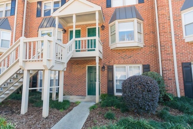 Building Photo - 210 E Cloverhurst Ave