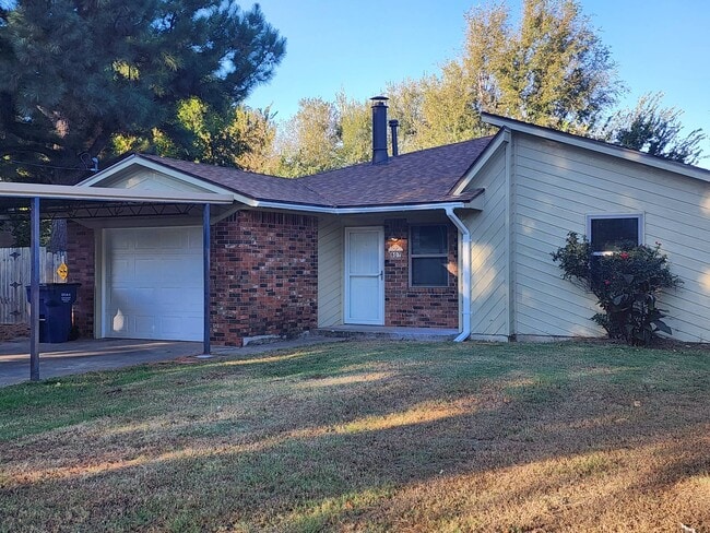 Photo - 807 S Jones Ln House