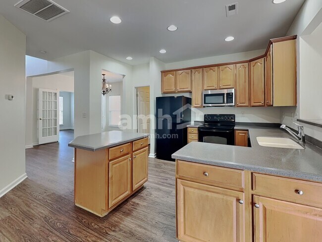 Building Photo - 1039 Canopy Dr