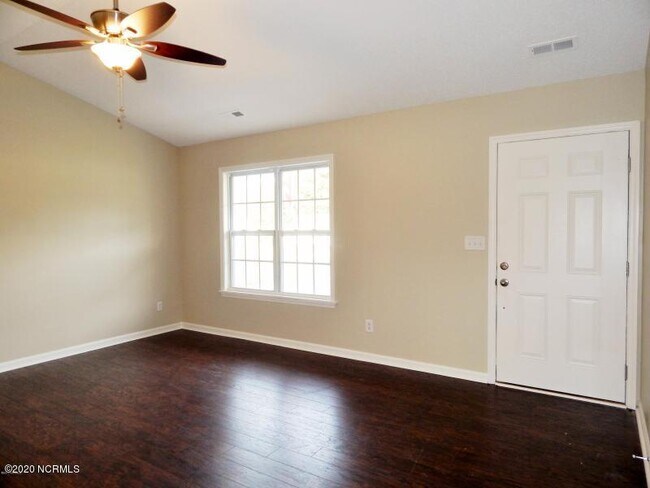 Foto del edificio - 116 Meadow Farms Rd