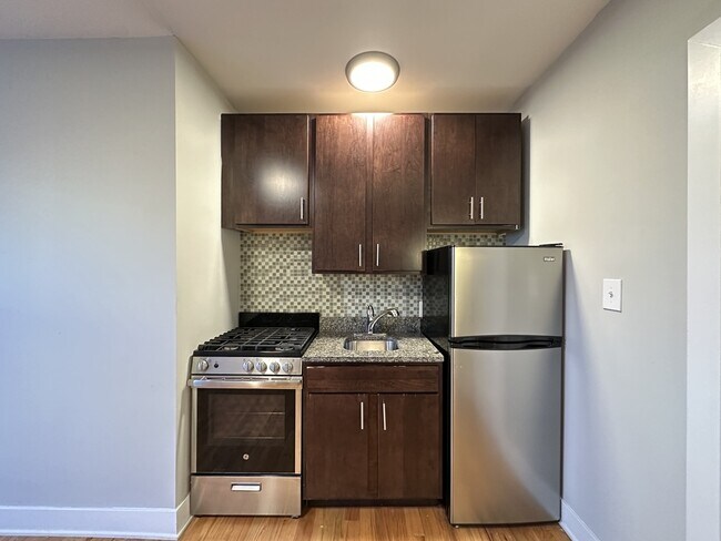 Foto del edificio - 4512 N Damen Ave