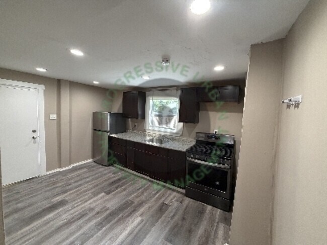 Foto del edificio - 4239 E 98th St