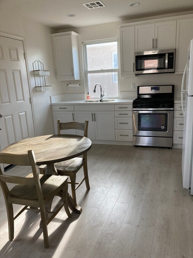 Foto del edificio - 38 S Saticoy Ave