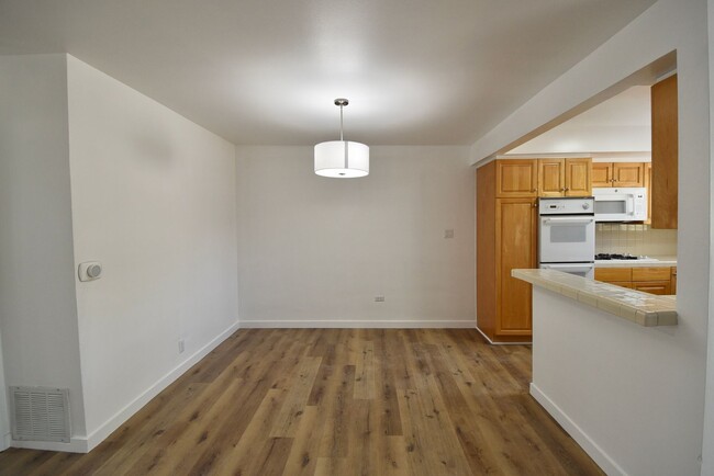 Building Photo - 14706 Dickens St