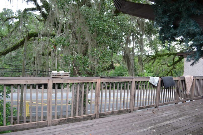 Foto del edificio - 412 Westwood Dr