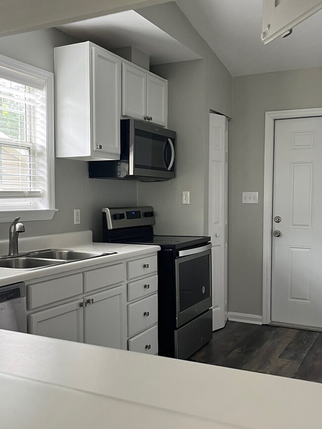 Foto del edificio - 106 Cove Landing Dr