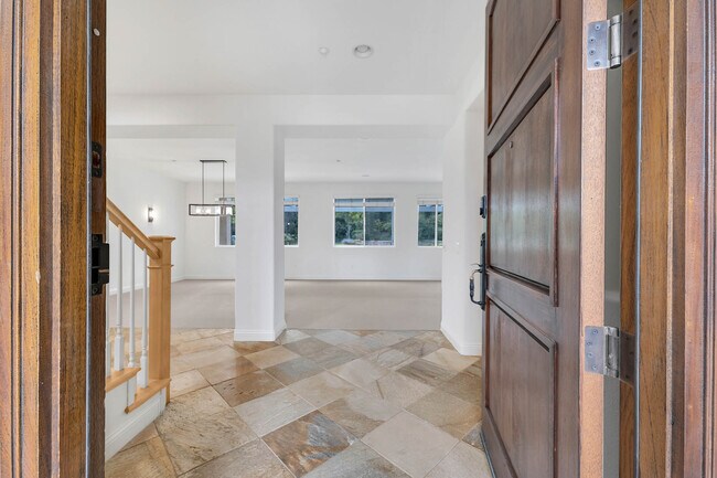 Entrada Interior - 12215 Delante Ct