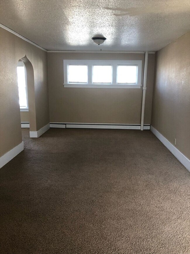 Building Photo - 412 E D Ave