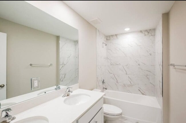 Foto del edificio - 1702 SW Airoso Blvd