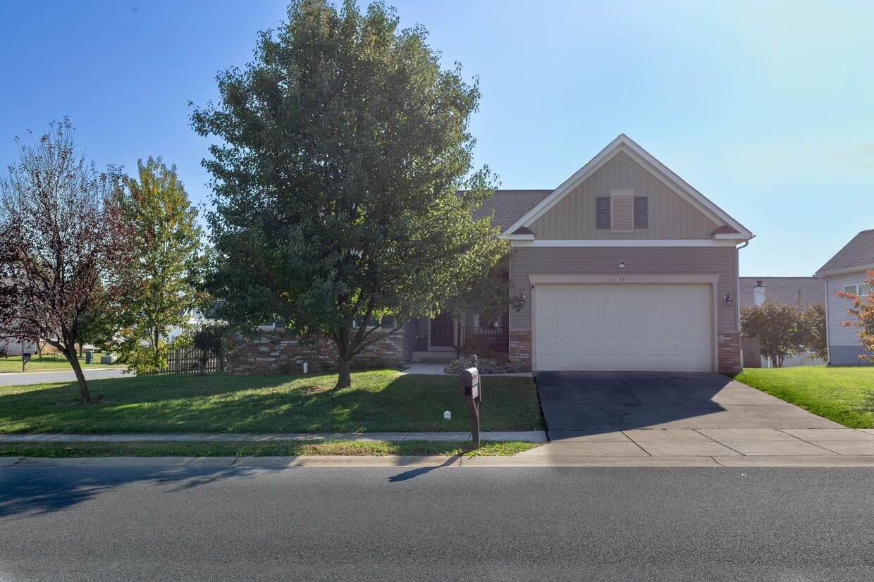 Primary Photo - 4 bed, 3 bath Single Family Home in Charle...
