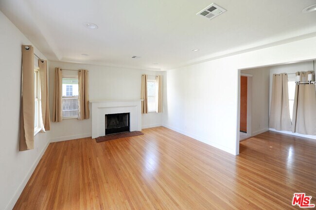 Foto del edificio - 5644 Mammoth Ave