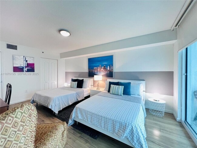 Foto del edificio - 1200 Brickell Bay Dr