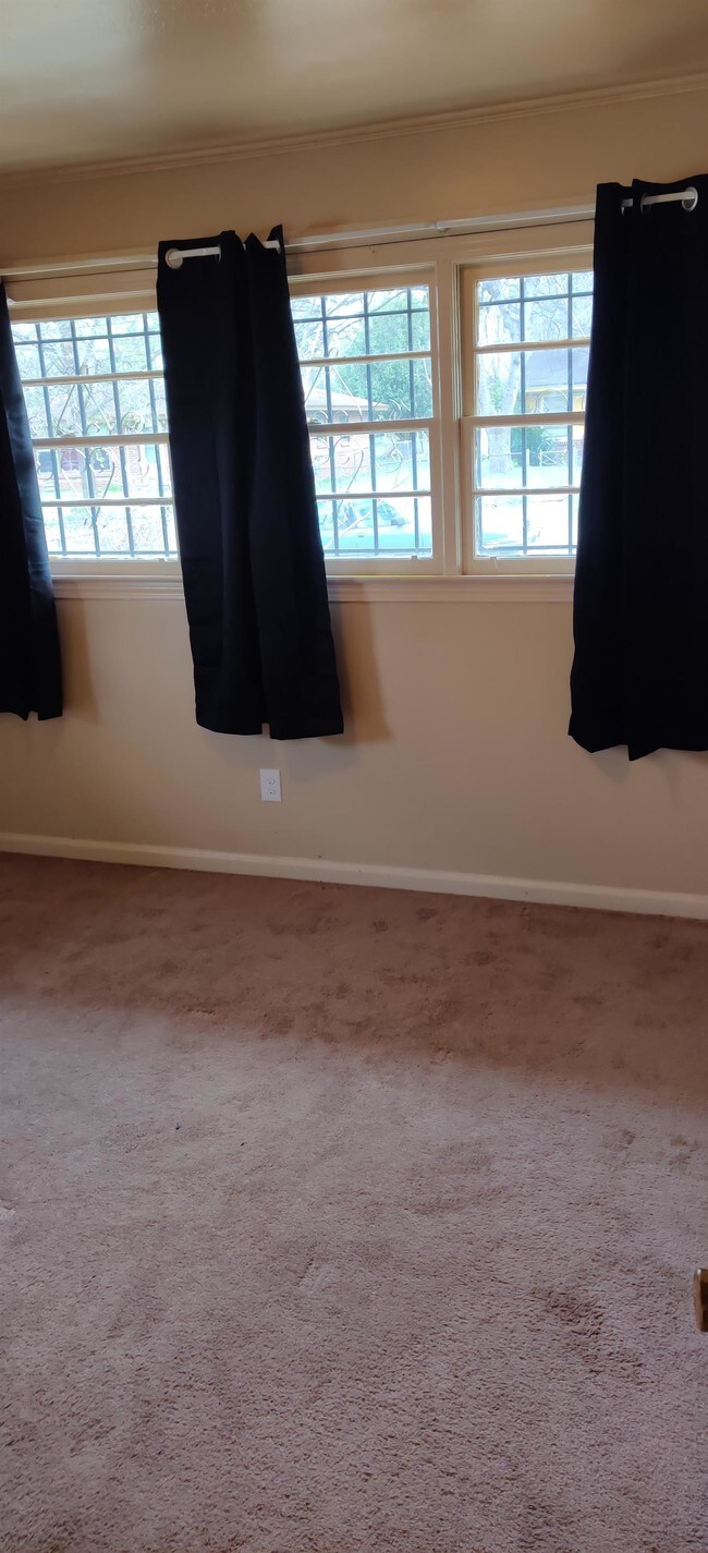 Building Photo - 331 3rd St