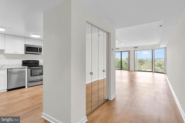 Foto del edificio - 1530 Key Blvd