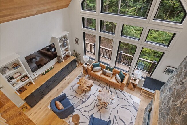 Foto del edificio - 108 Crooked Mountain Rd