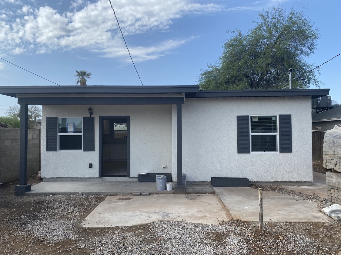 Primary Photo - 1142 E Pierce St