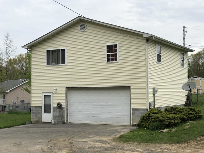 Foto del edificio - 384 Sand Branch Rd