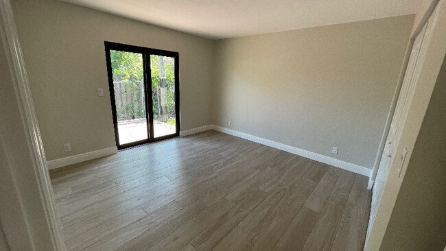 Foto del edificio - 3549 Montante Blvd