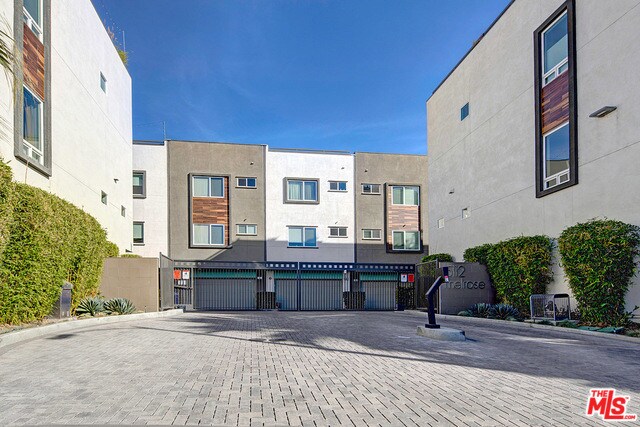 Building Photo - 5118 Melrose Ave