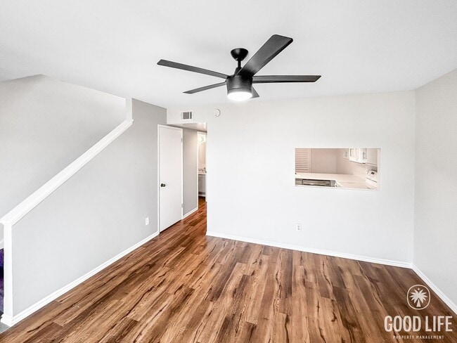Foto del edificio - Beautiful 2BD/2.5 BA W/ In-Unit Laundry in...