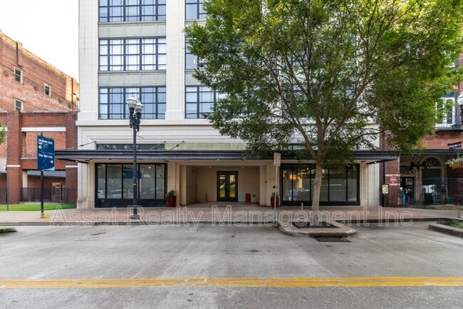 Building Photo - 116 S Gay St