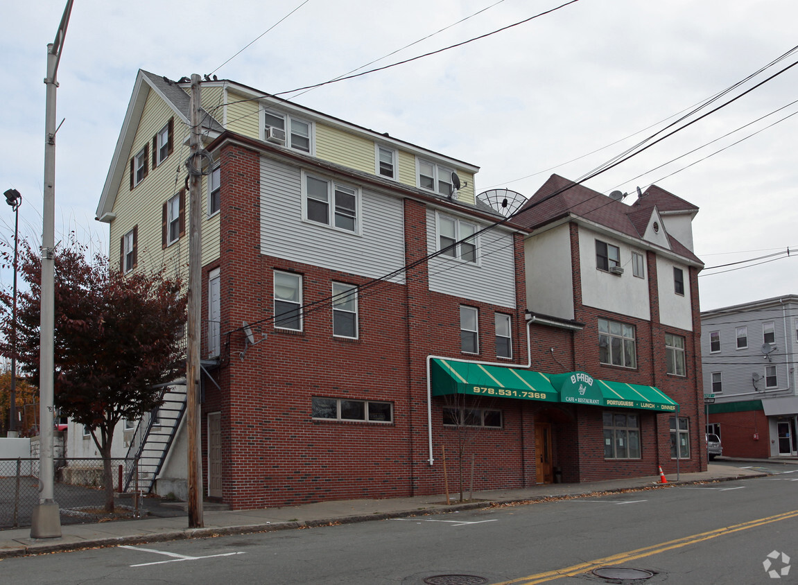 Building Photo - 72-74 Walnut & 4-6 Harris St