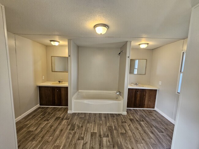 Foto del edificio - 210 Jamback Rd