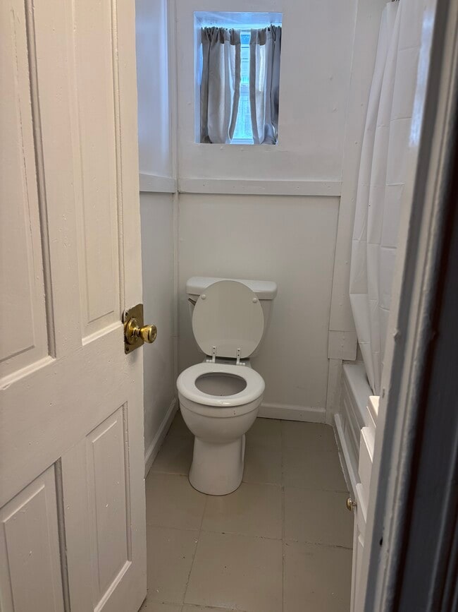 Building Photo - 1324 Read St