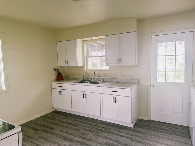 Building Photo - 4131 S 00ew