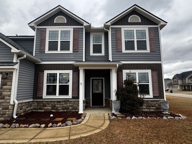 Building Photo - 5 Bedroom 3 Bath Home In Grays Creek